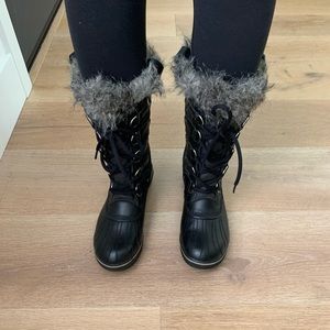 Sorel women’s back snow/rain boots size 7